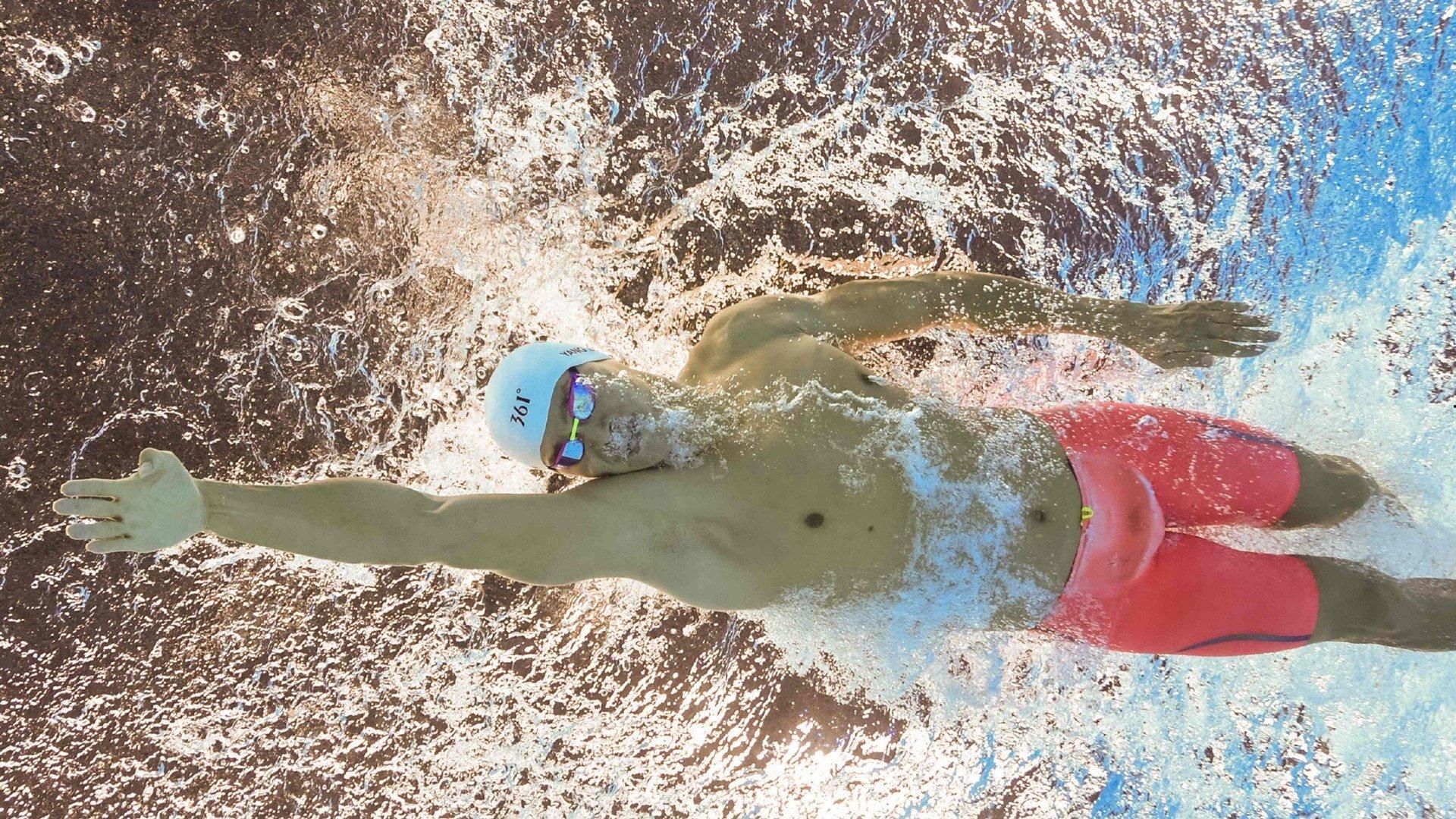 太凶相了哈兰德晒自己P光头照,网友:外星人️