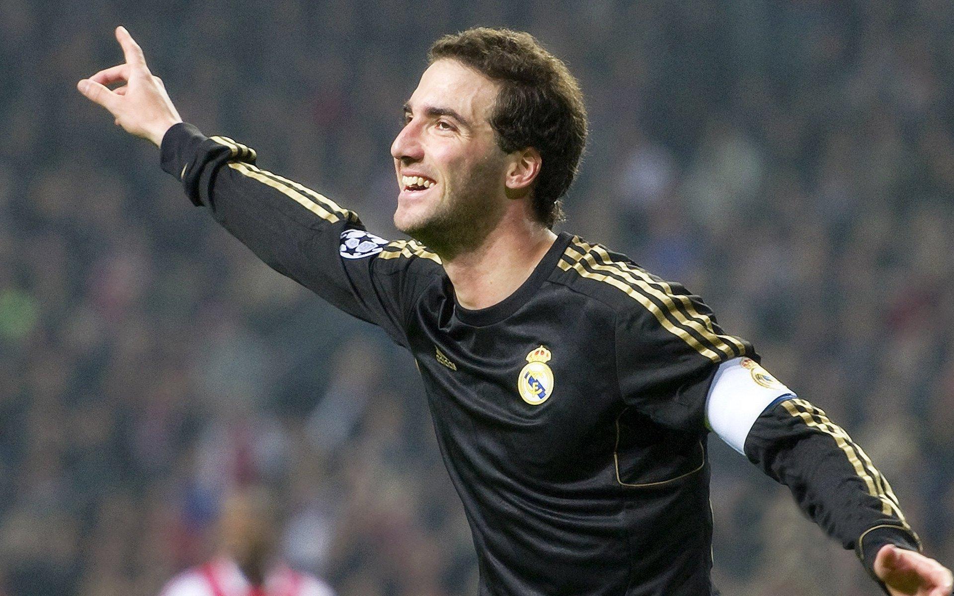 伯利展望新赛季,桑托斯将成为关键拼图,蓝军大规模引援接近收官