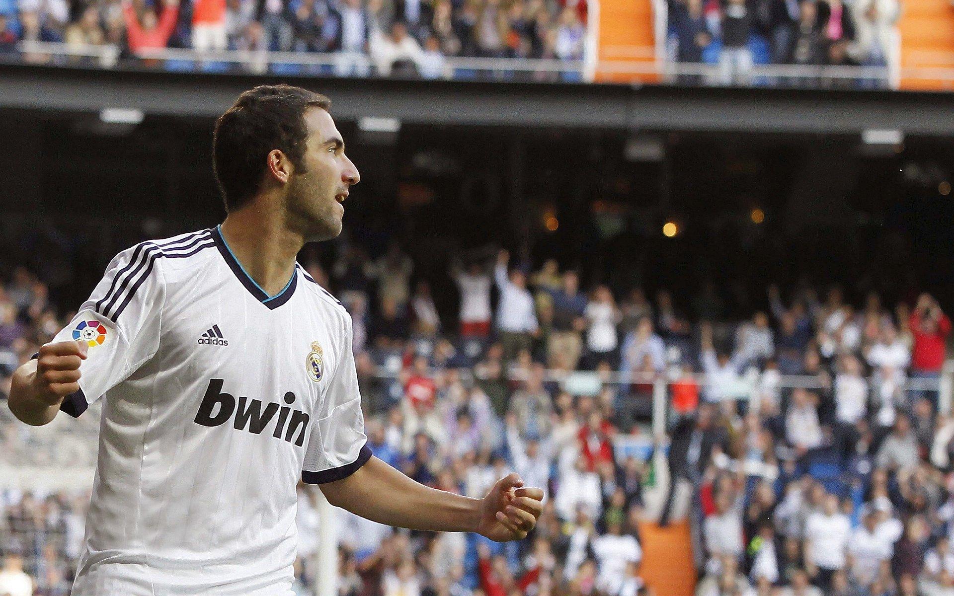 唏嘘!恩里克去年教导姆巴佩,你必须以身作则,整场去逼抢库巴西!